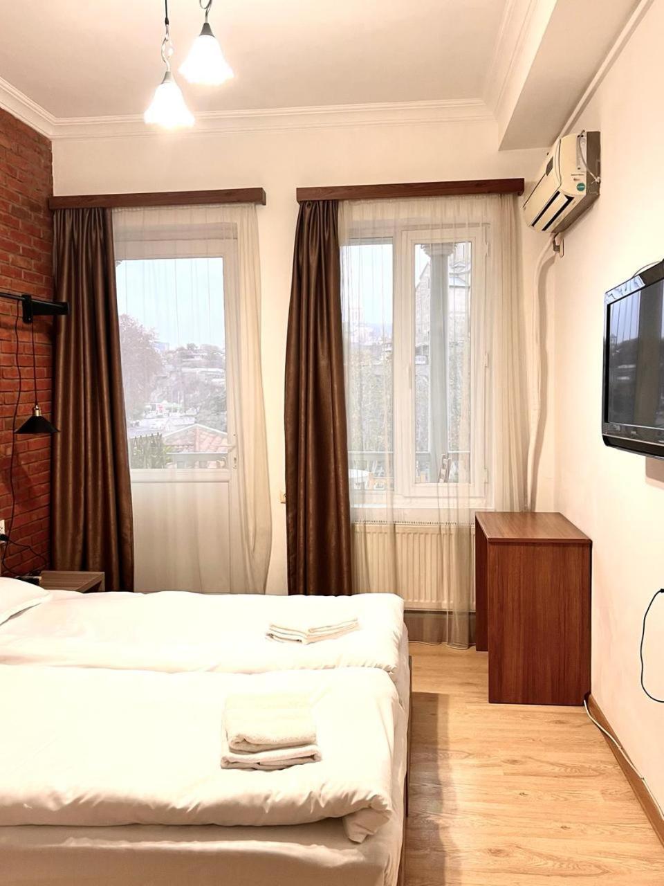 Tbil Inn Hotel Tbilisi Exterior photo